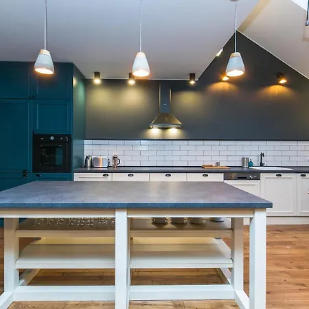 Funky Lux 2 Bedroom Loft In The Old Town