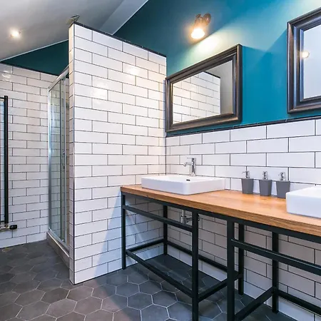 Funky Lux 2 Bedroom Loft In The Old Town *