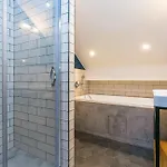 Funky Lux 2 Bedroom Loft In The Old Town דירה